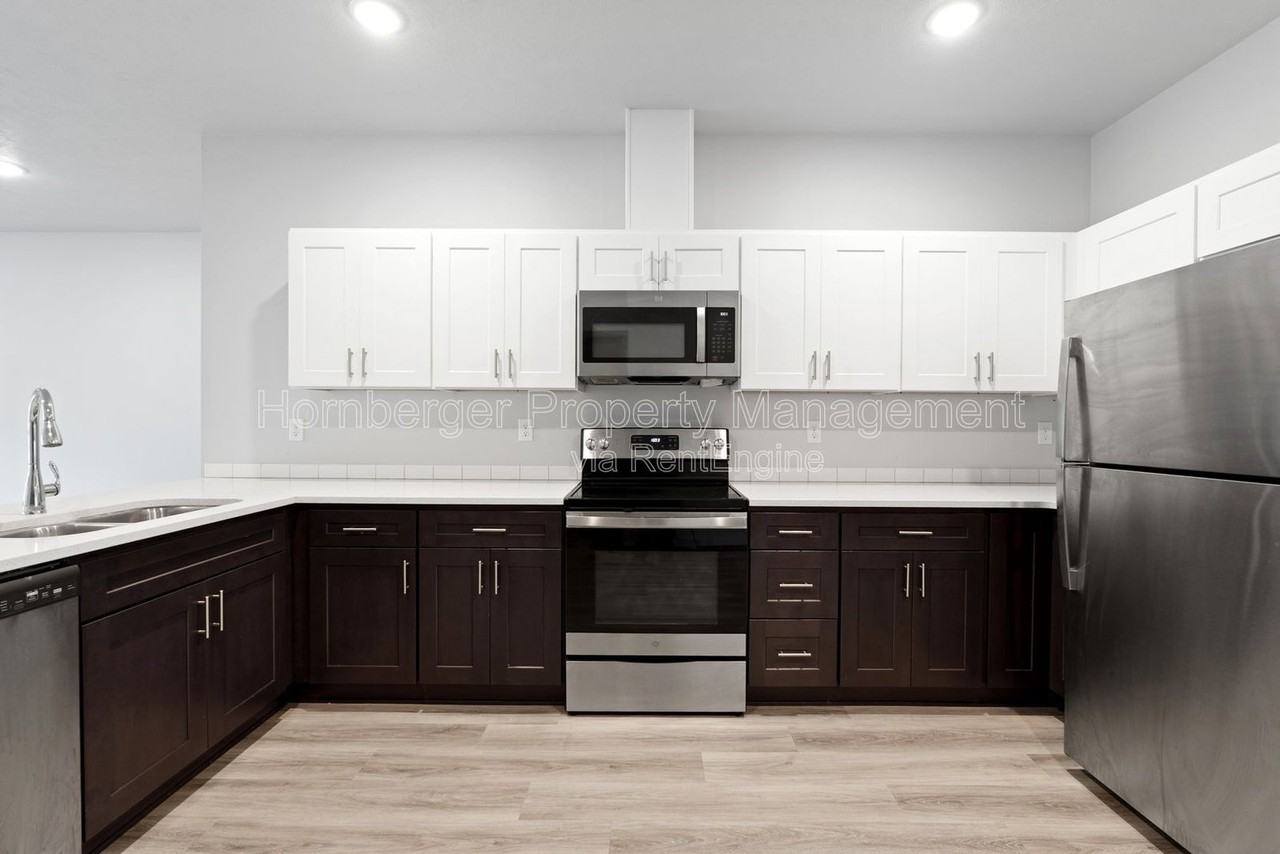 356 E 7th Ave #102 - Photo 3 of 15