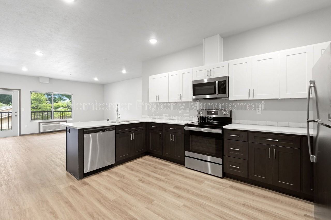 356 E 7th Ave #102 - Photo 4 of 15