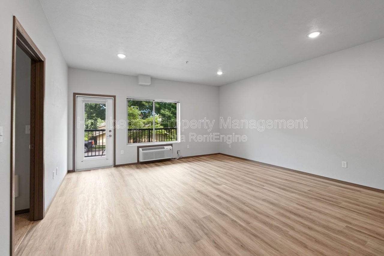 356 E 7th Ave #102 - Photo 7 of 15