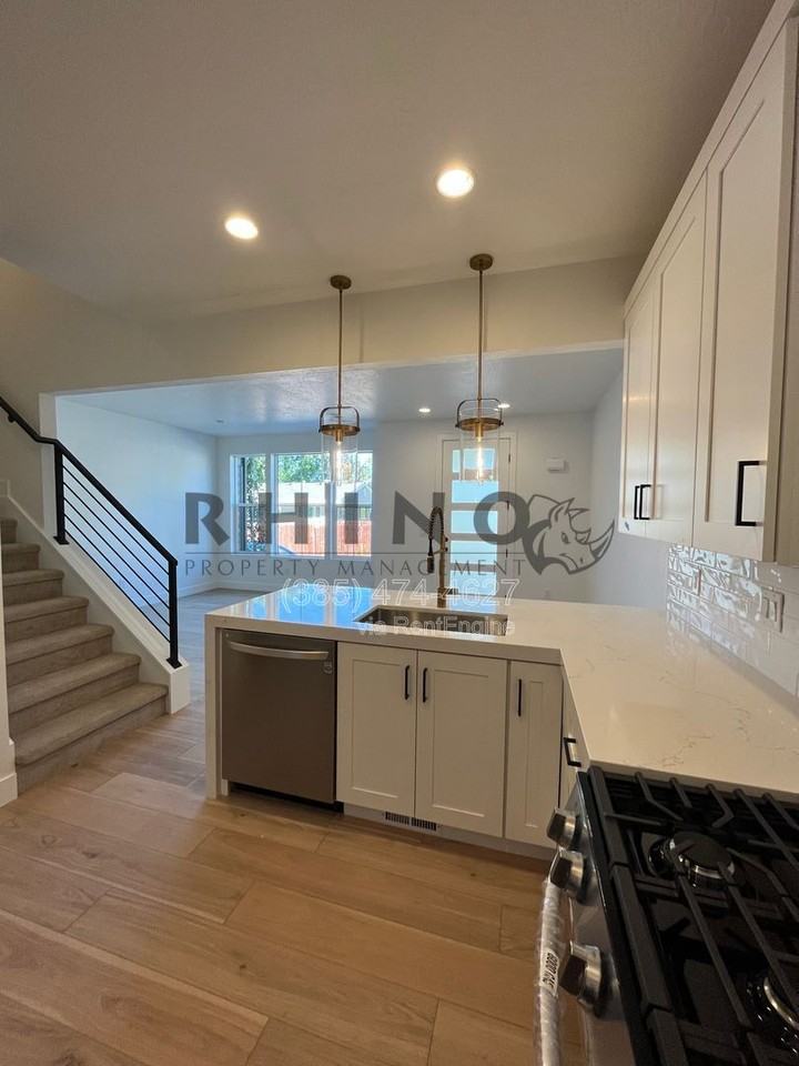 4634 S Locust Hills Ct - Photo 2 of 31