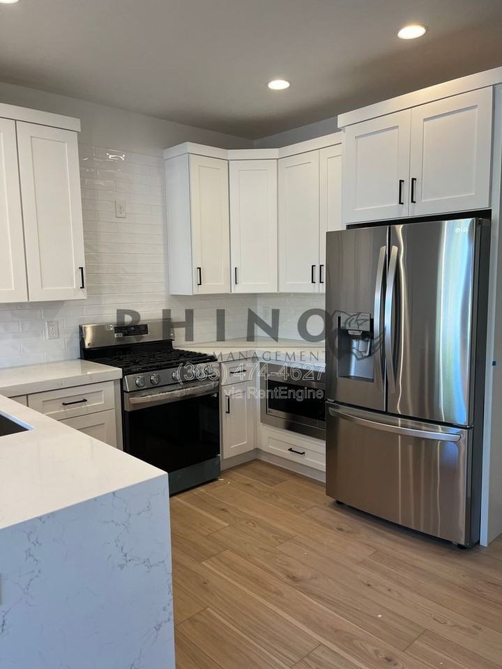 4634 S Locust Hills Ct - Photo 3 of 31