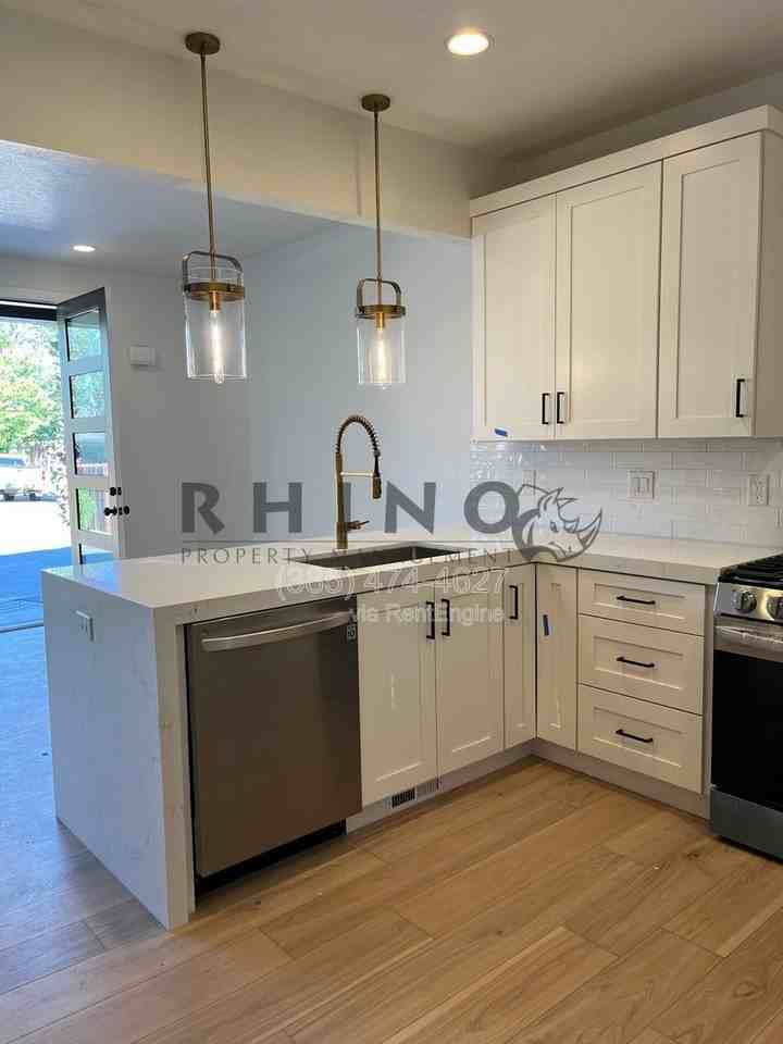 4634 S Locust Hills Ct - Photo 4 of 31
