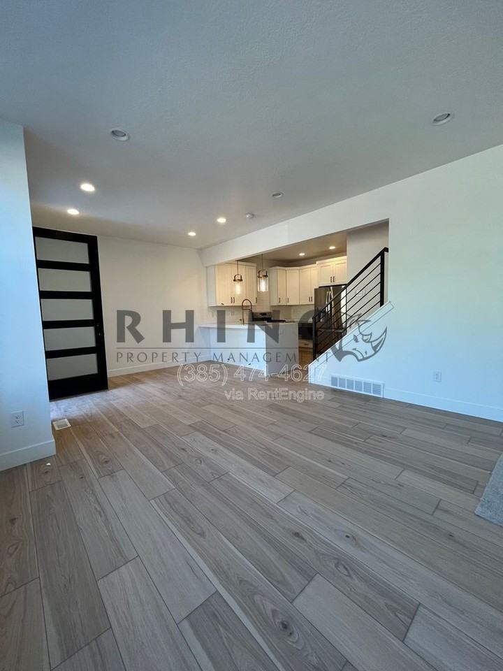 4634 S Locust Hills Ct - Photo 5 of 31