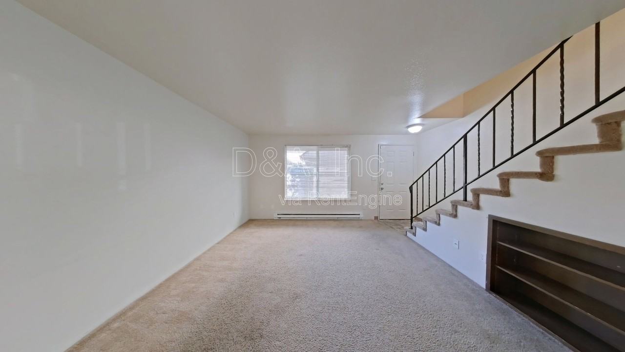 108 Ne Conifer Blvd #3 - Photo 2 of 12