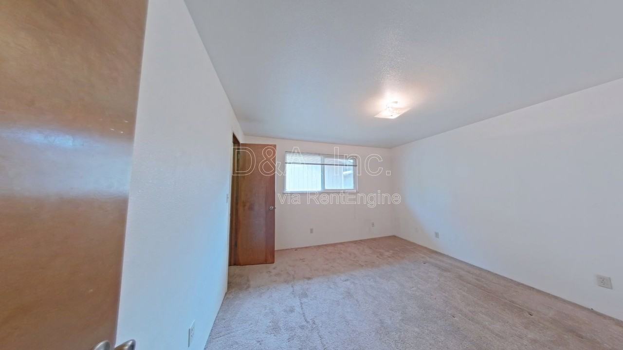 108 Ne Conifer Blvd #3 - Photo 7 of 12