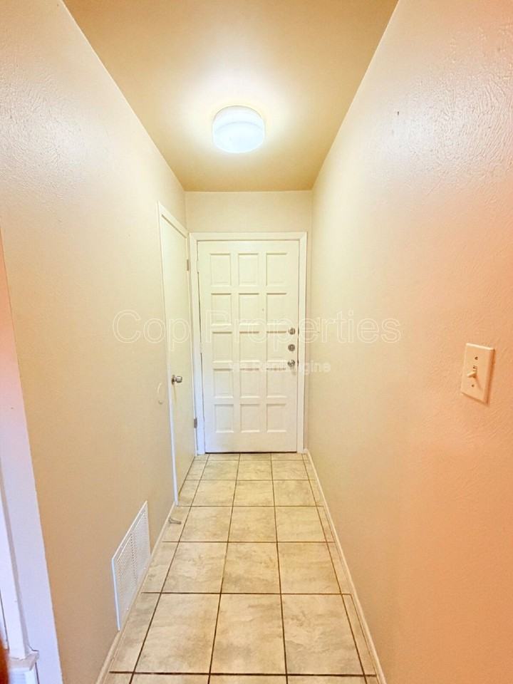 9319 Cliff Point Dr - Photo 4 of 21
