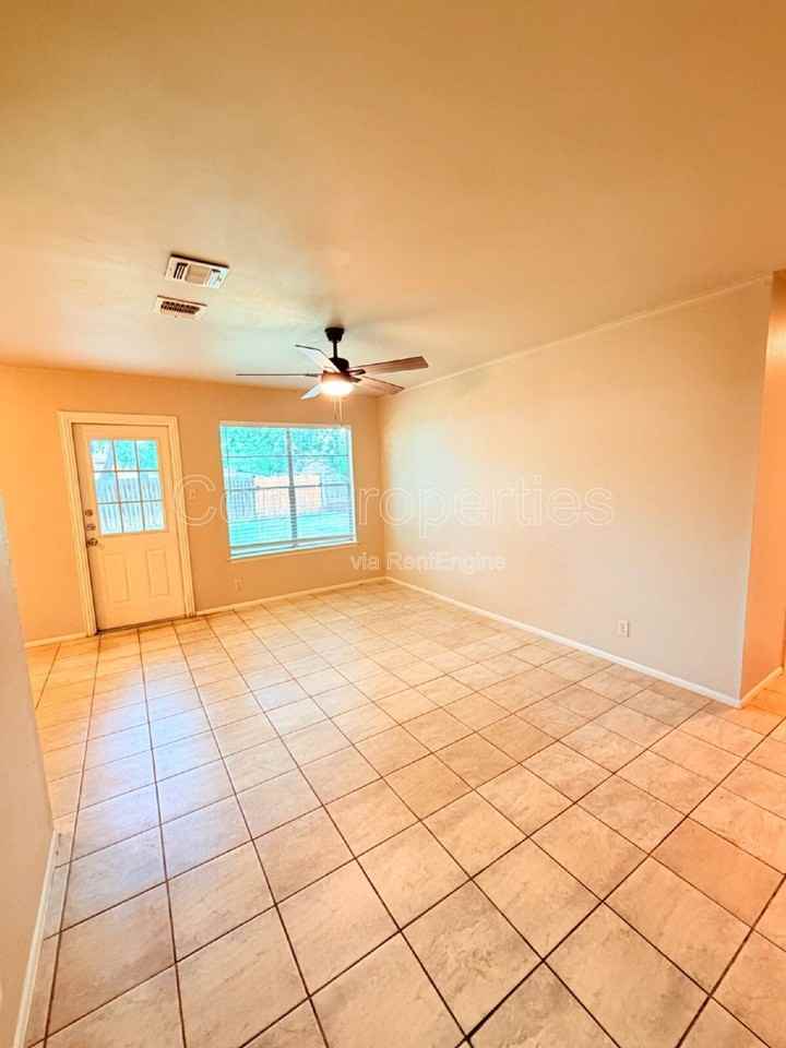 9319 Cliff Point Dr - Photo 5 of 21