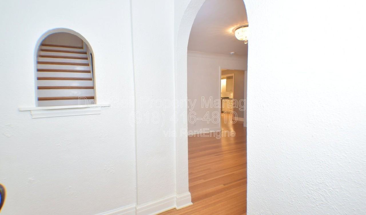 255 E 27th Pl - Photo 4 of 31