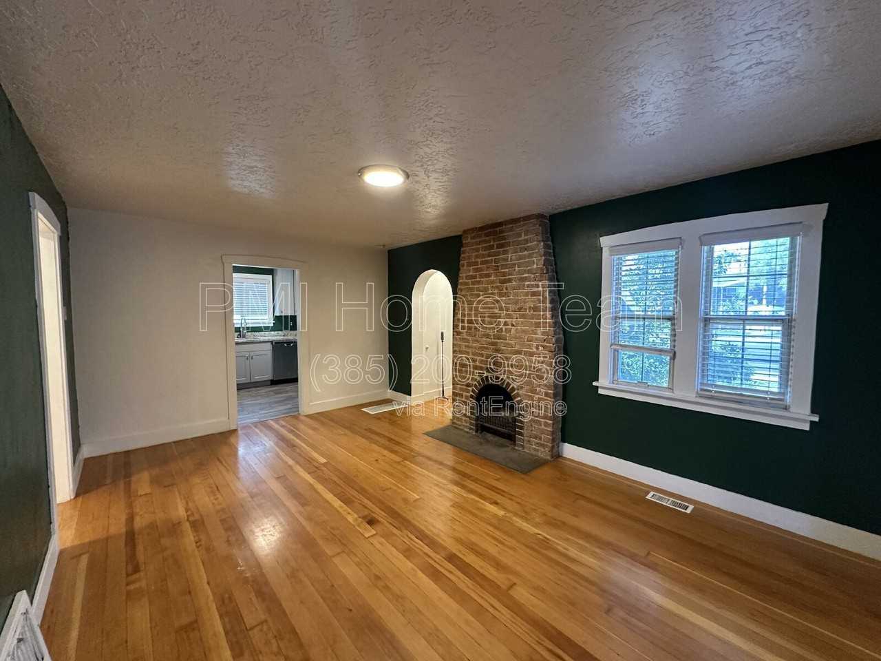 146 E 200 N - Photo 4 of 19