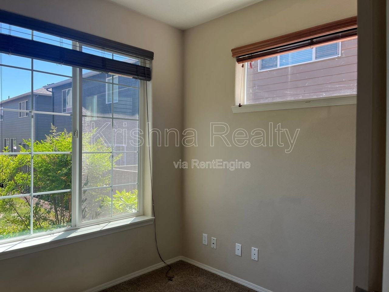 473 Ne 61st Pl - Photo 2 of 17