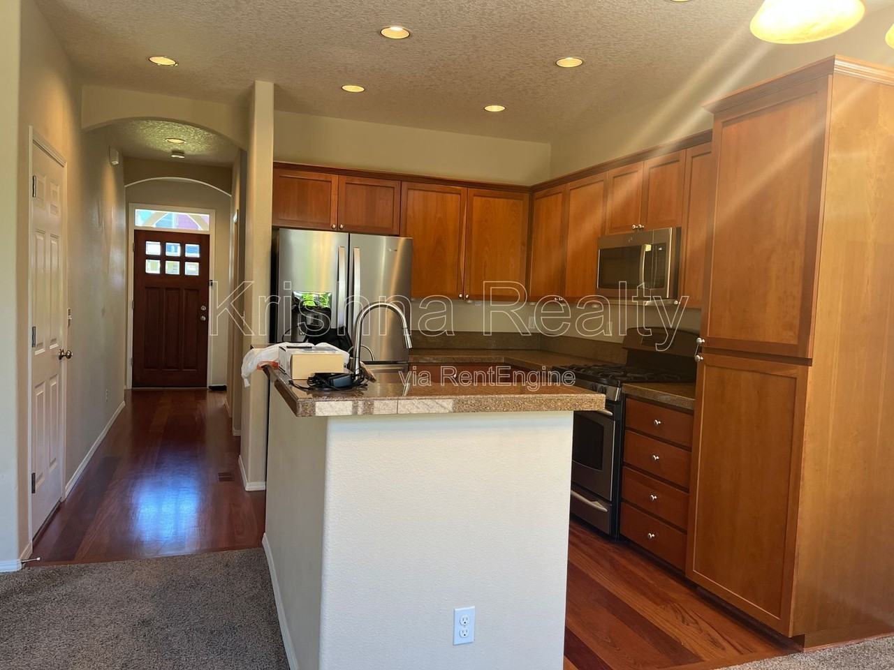 473 Ne 61st Pl - Photo 3 of 17