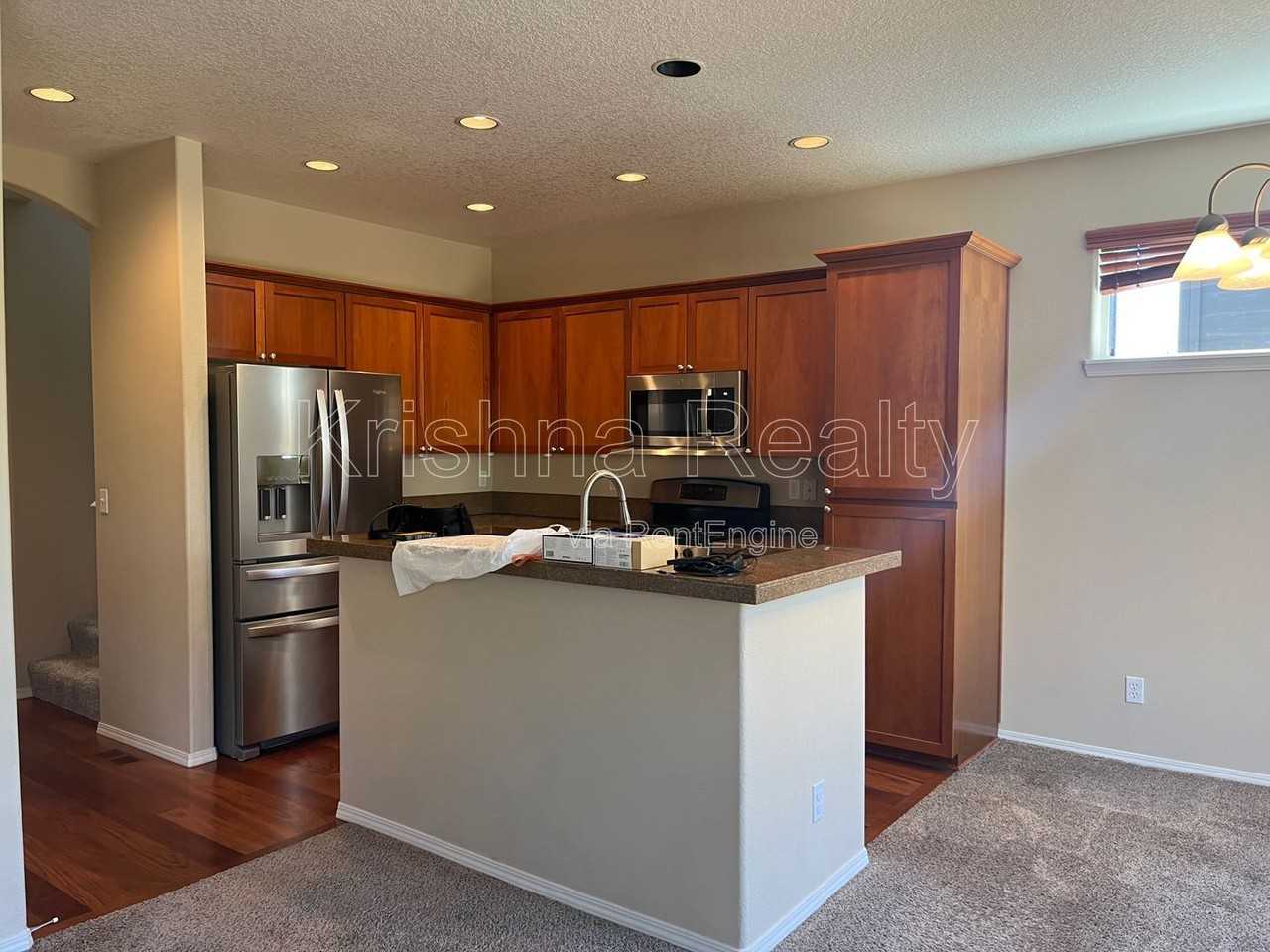 473 Ne 61st Pl - Photo 5 of 17