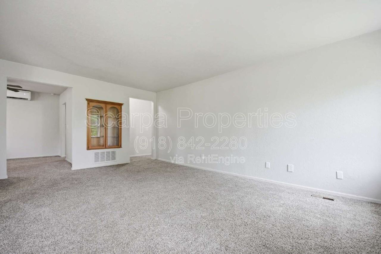 1109 S Ellison Ave - Photo 4 of 17