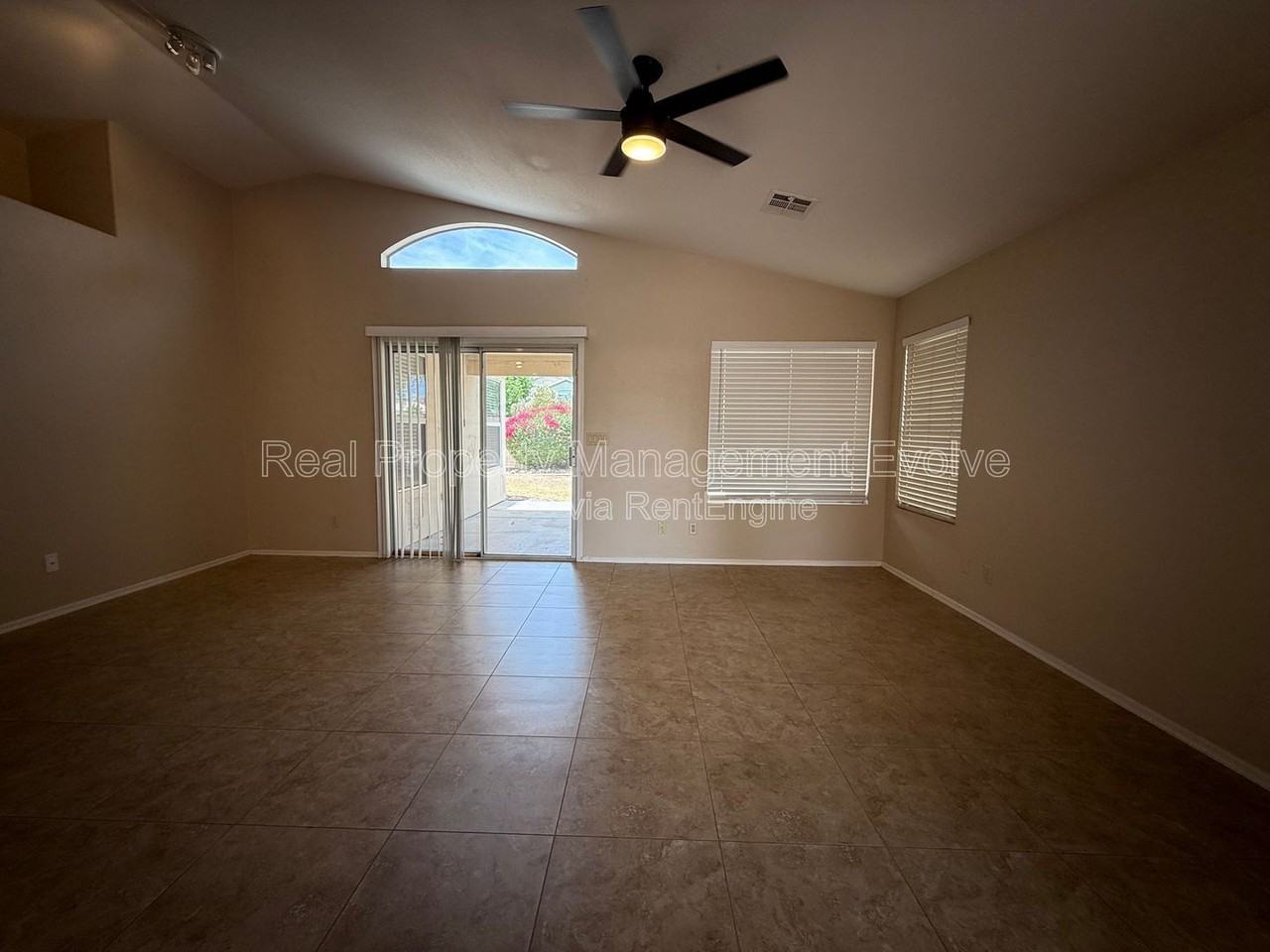 6814 W Louise Dr - Photo 3 of 26