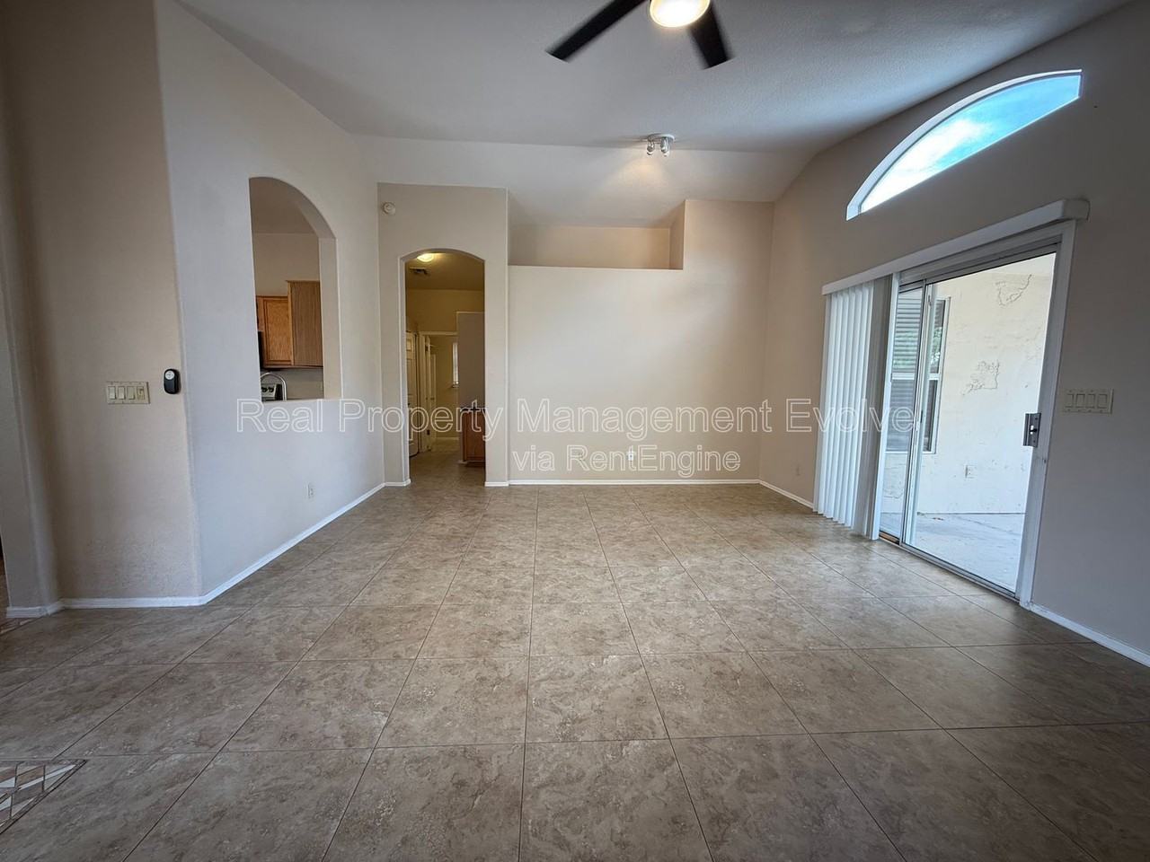 6814 W Louise Dr - Photo 4 of 26