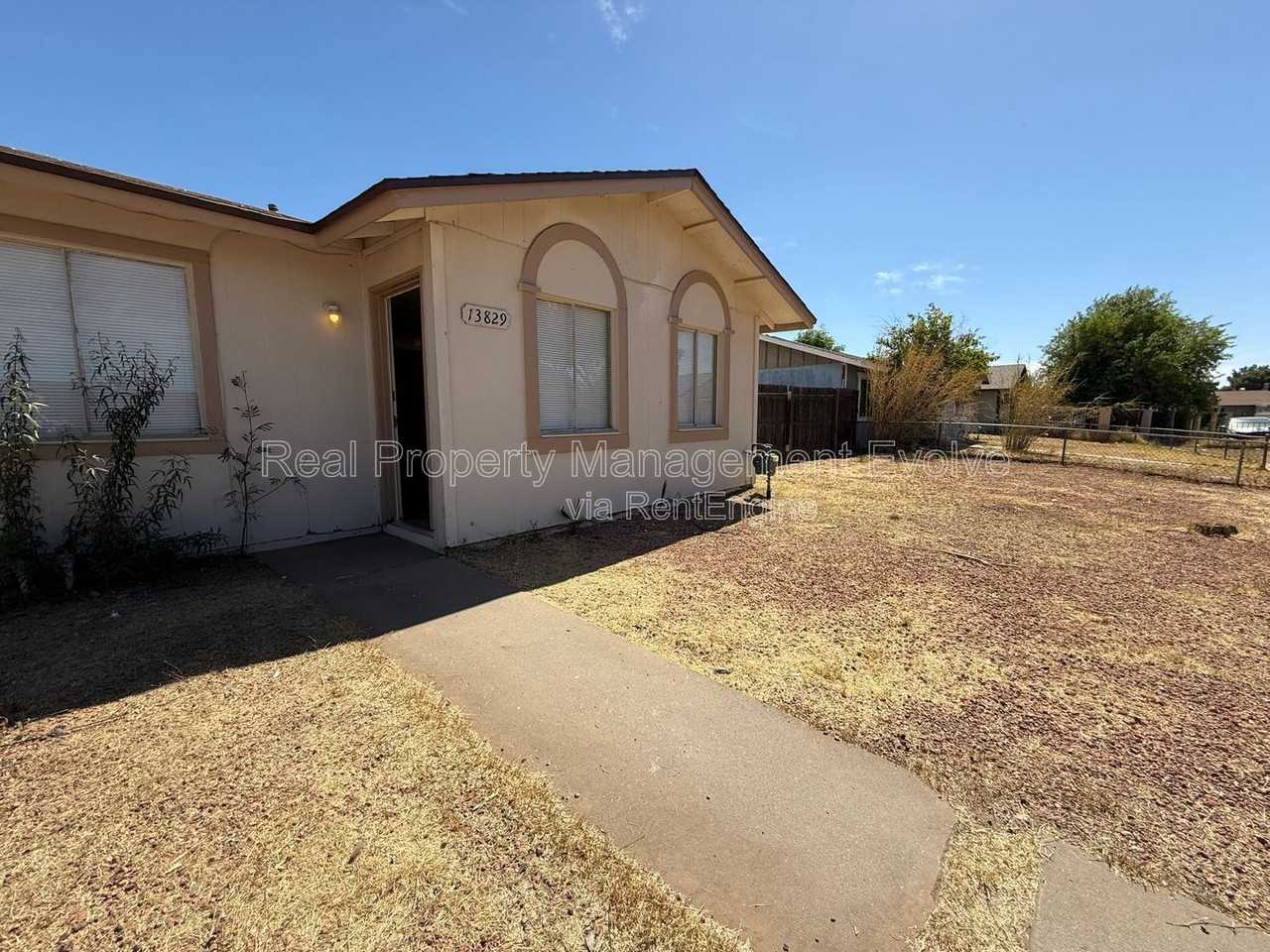 13829 N 48th Ave - Photo 2 of 27