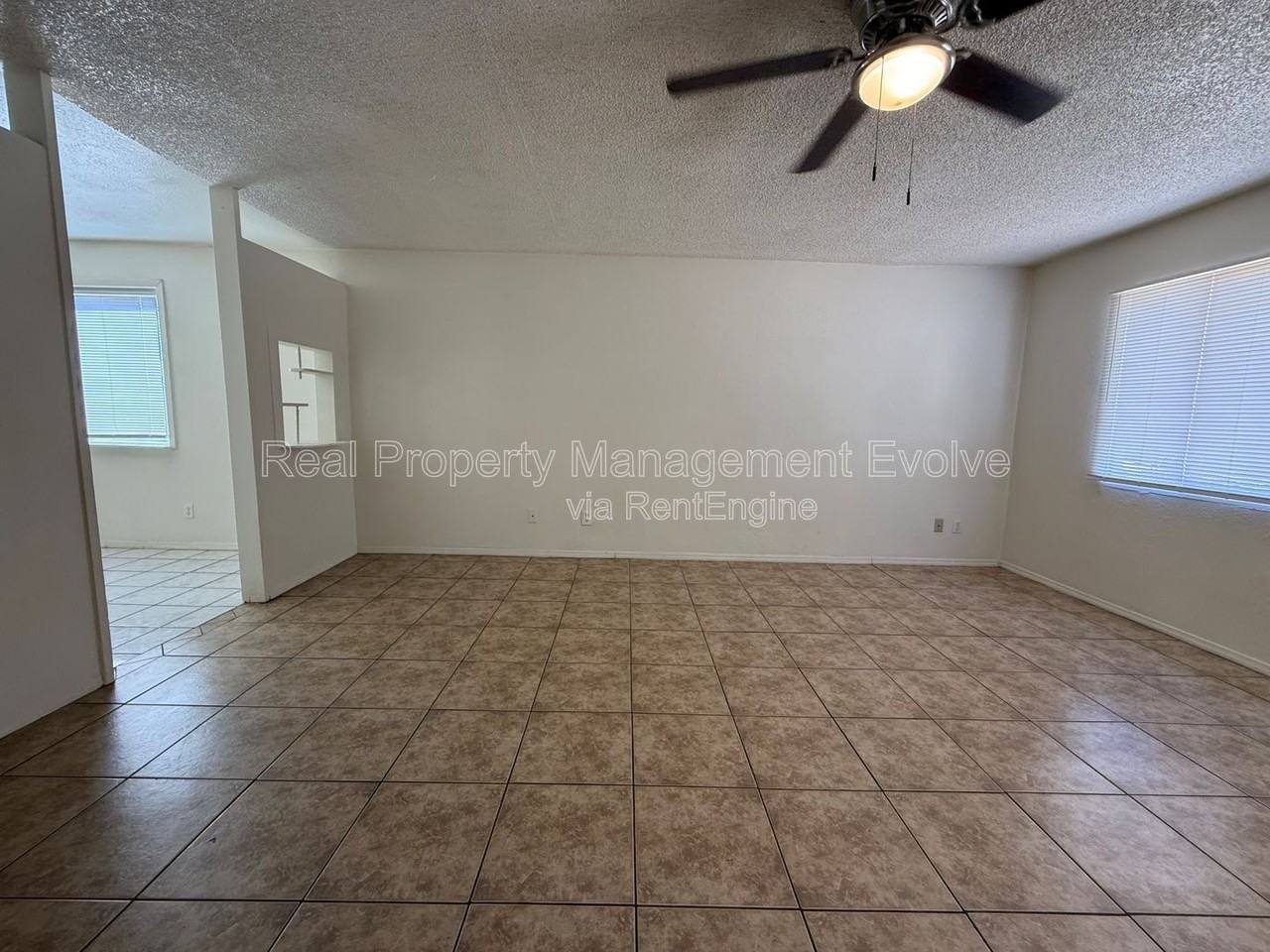13829 N 48th Ave - Photo 4 of 27