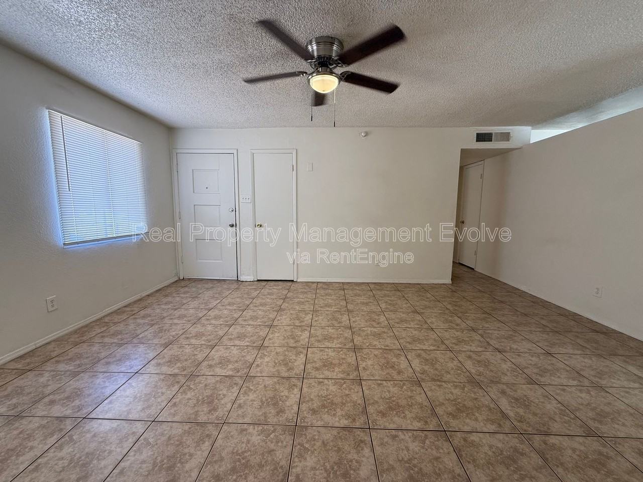 13829 N 48th Ave - Photo 5 of 27