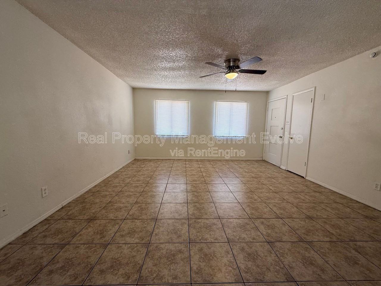 13829 N 48th Ave - Photo 6 of 27