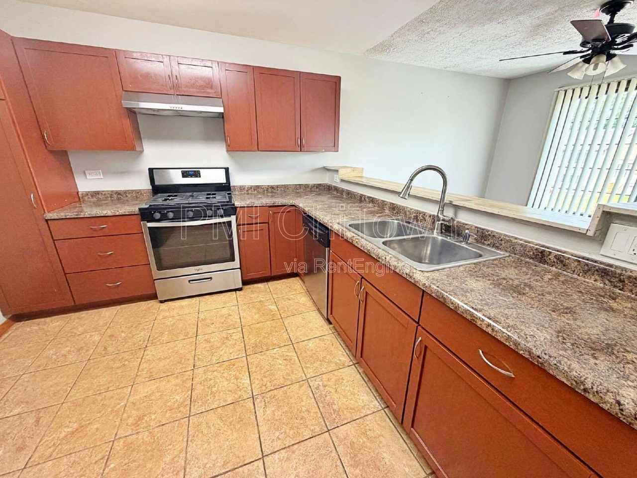 1831 Nautilus Ln - Photo 4 of 19