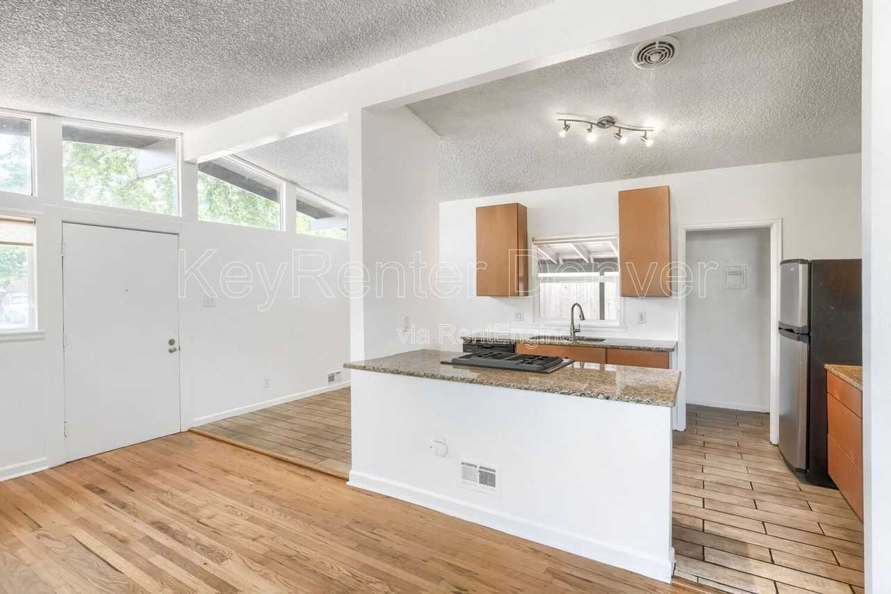 1907 S Vrain St - Photo 3 of 12