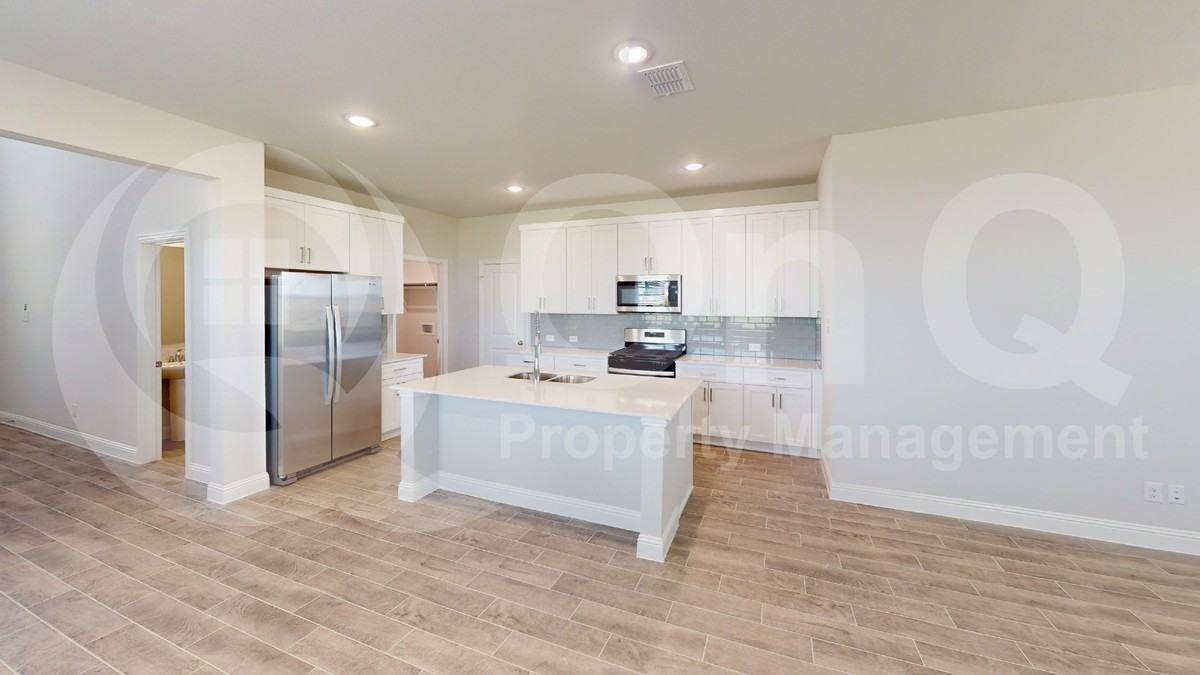 2503 Blue Oasis Ct - Photo 4 of 26