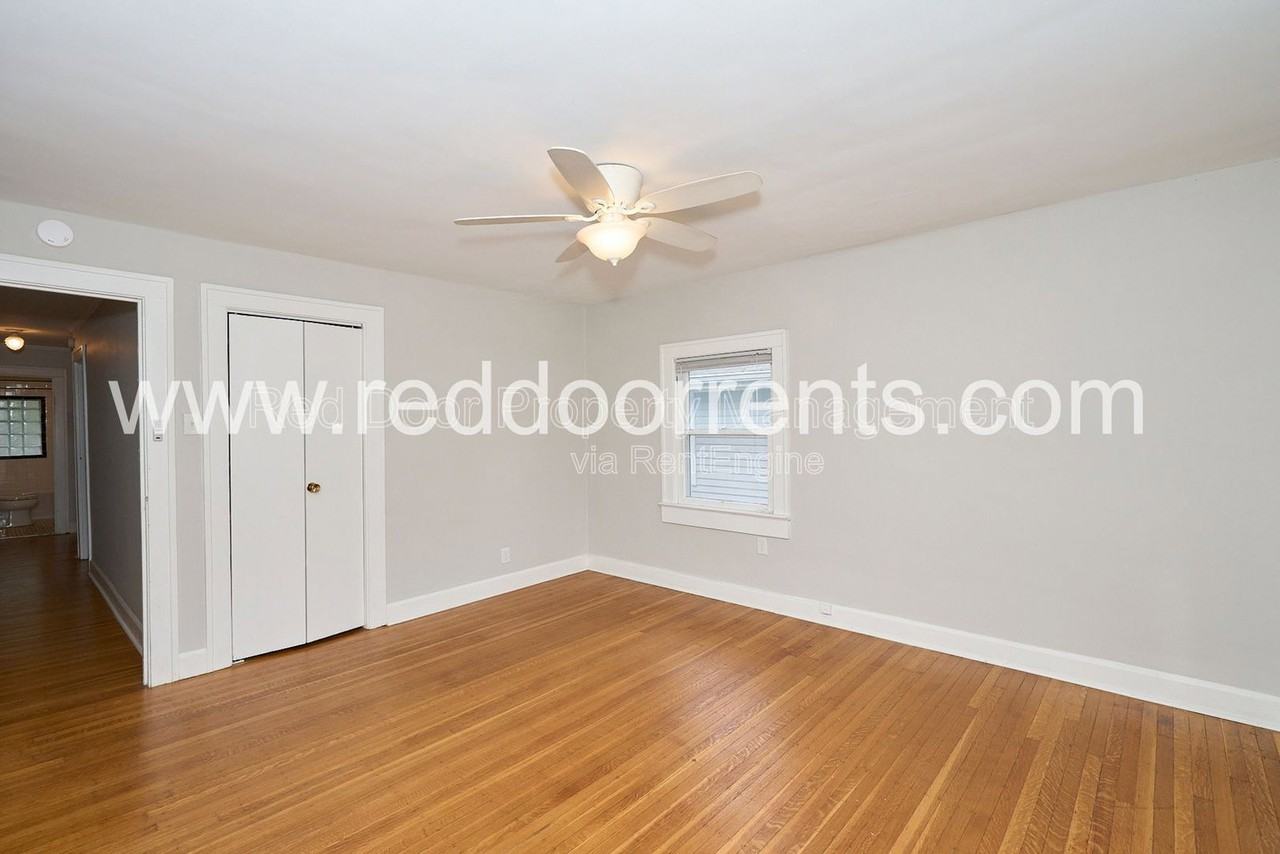 4704 N College Ave - Photo 3 of 28