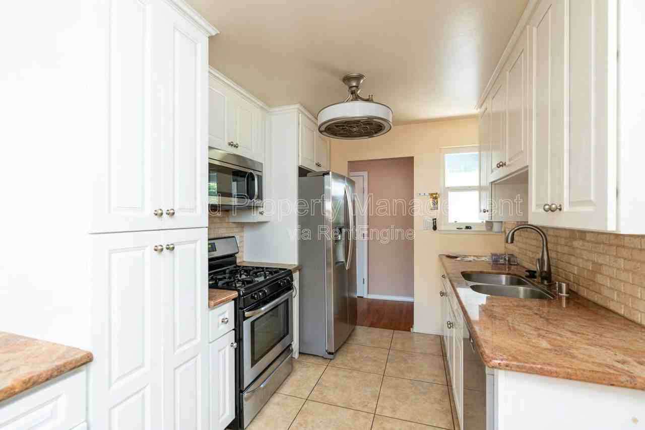 3598 Ames St - Photo 4 of 21