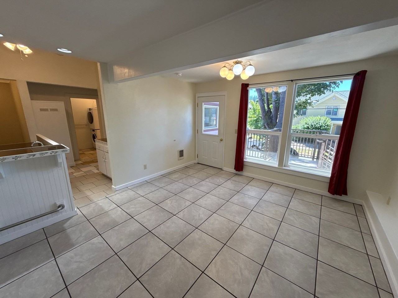 291 Clay St W #8 - Photo 4 of 16