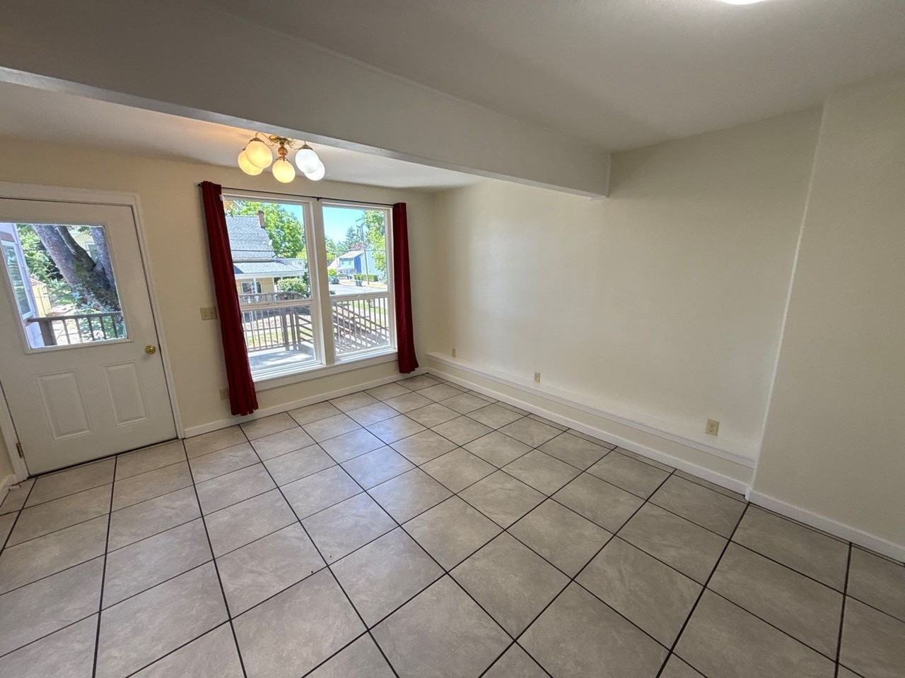 291 Clay St W #8 - Photo 5 of 16