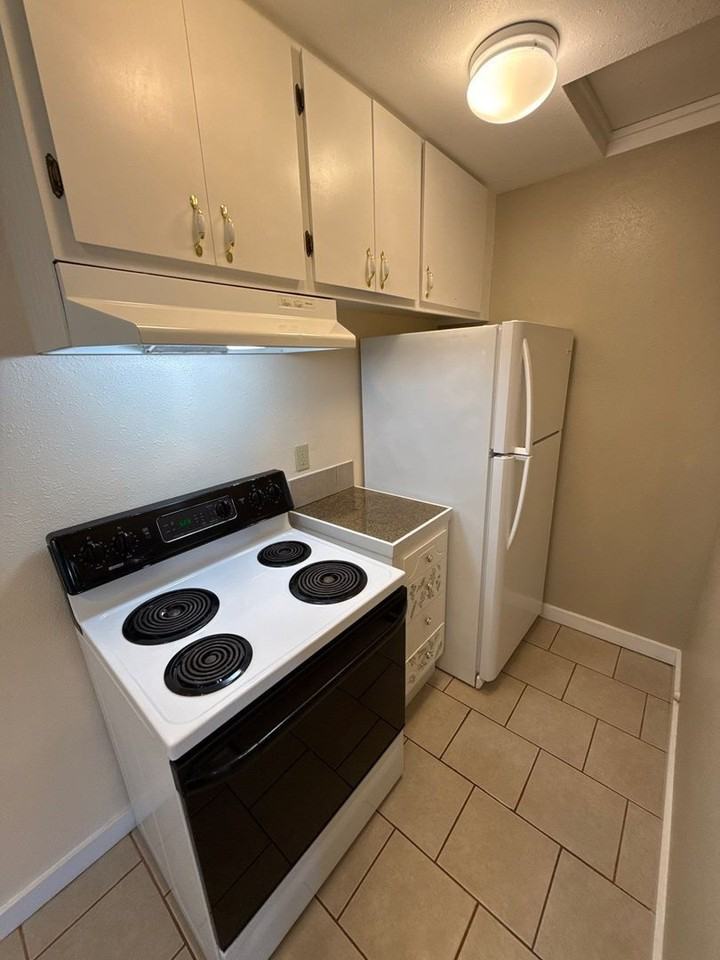 291 Clay St W #8 - Photo 7 of 16