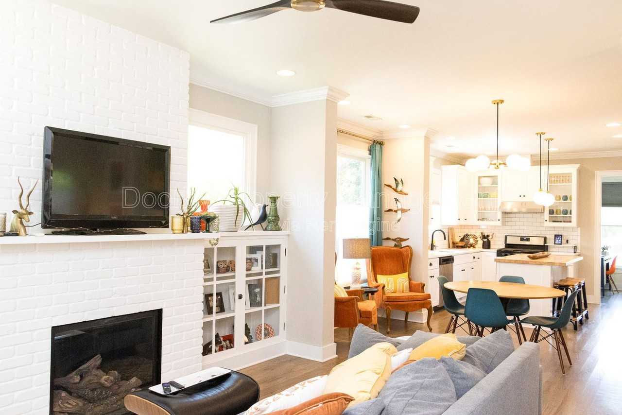 1612 W 55th St - Photo 2 of 21