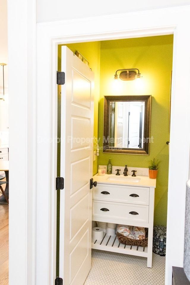 1612 W 55th St - Photo 5 of 21