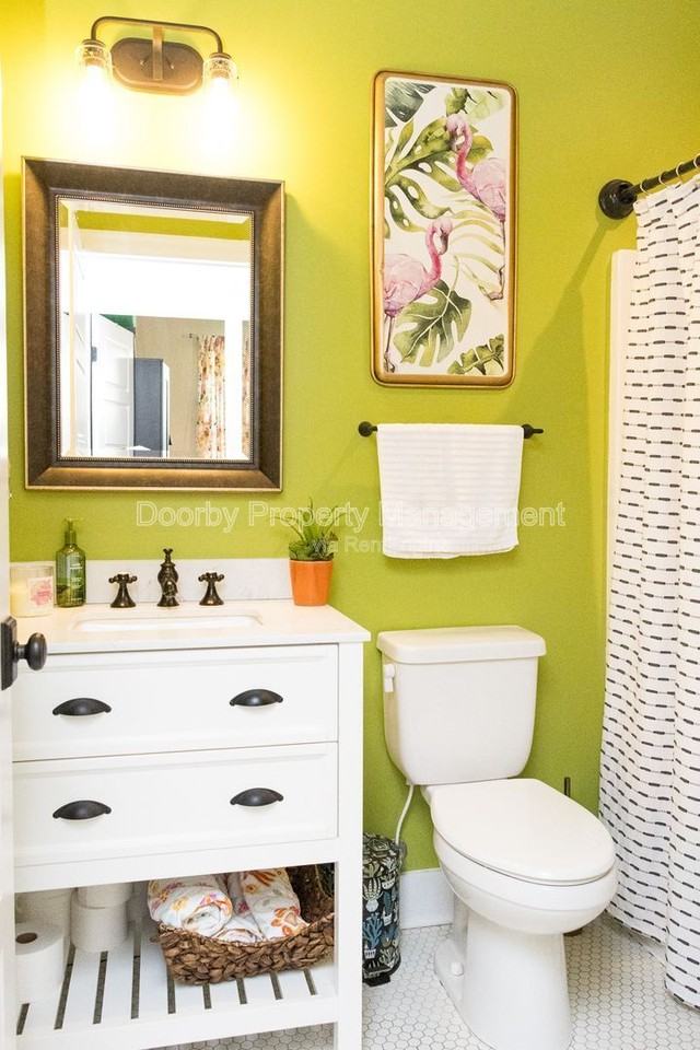 1612 W 55th St - Photo 6 of 21