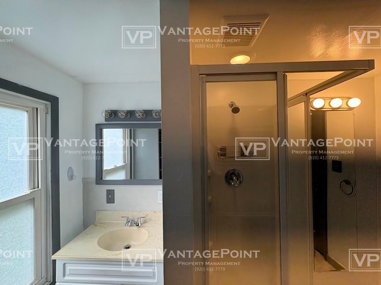 1365 Stuart St - Photo 3 of 17