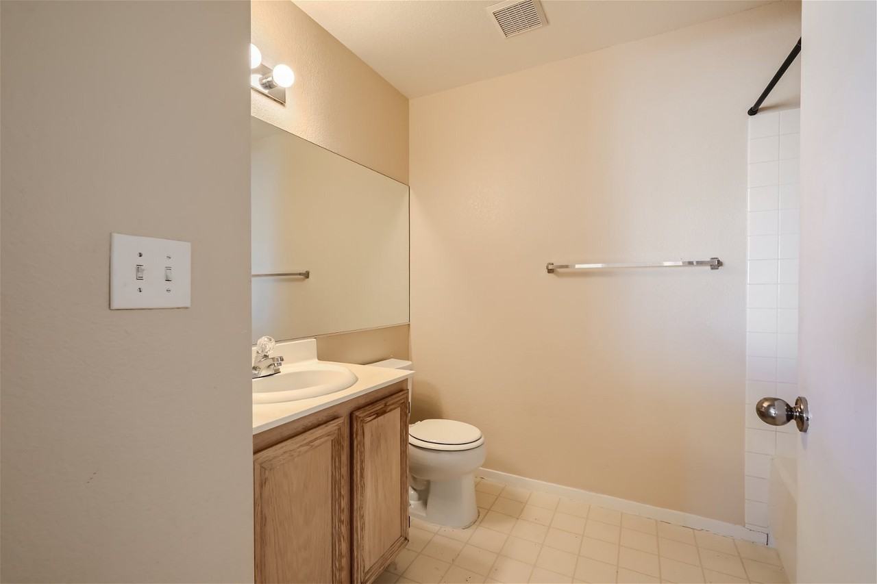 1909 Mountain Hills Ct #1 - Photo 5 of 50