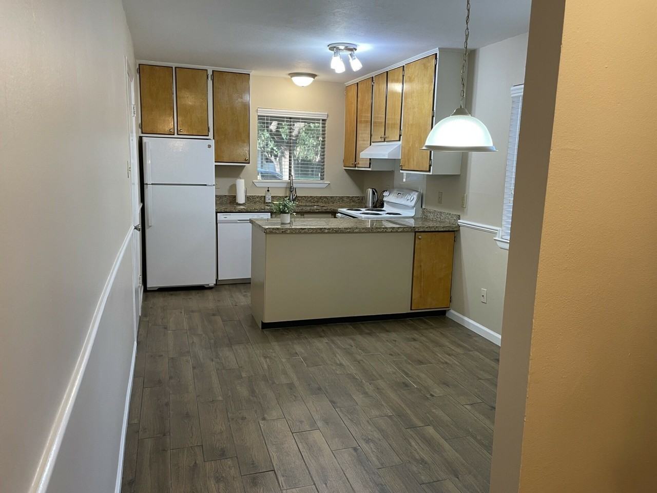 1710 Trinity Pl #B - Photo 2 of 9