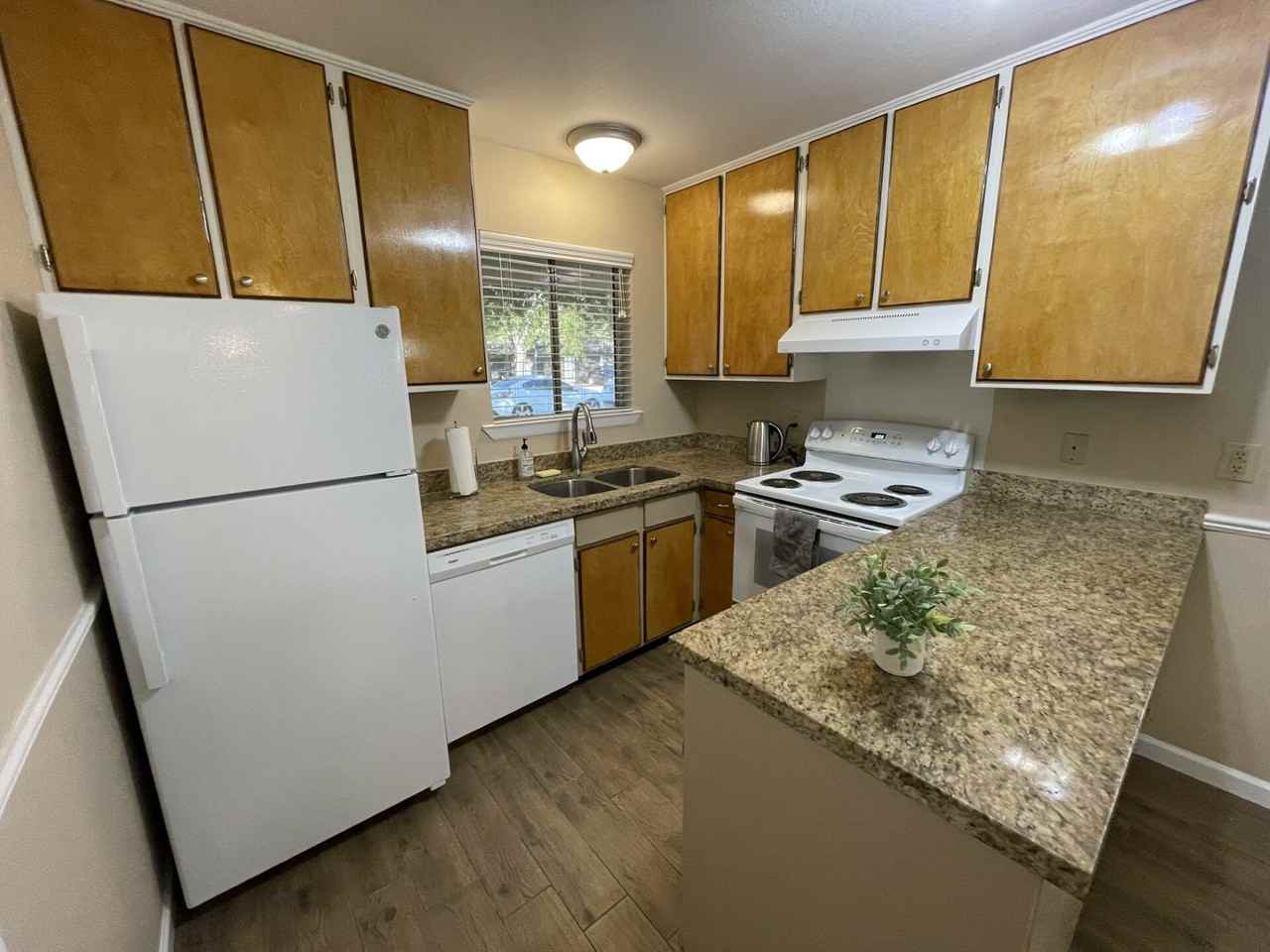 1710 Trinity Pl #B - Photo 3 of 9
