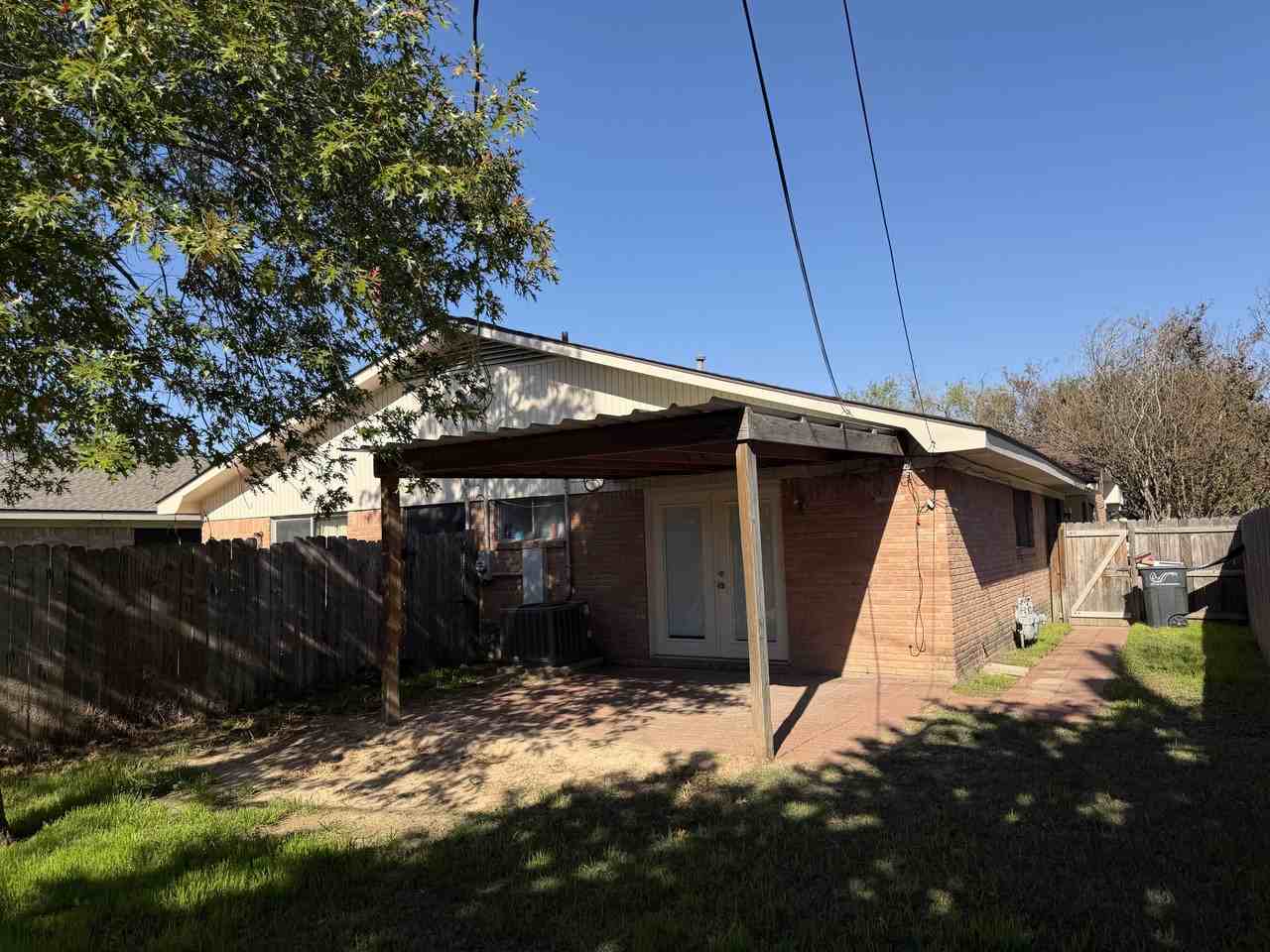 1710 Trinity Pl #B - Photo 4 of 9