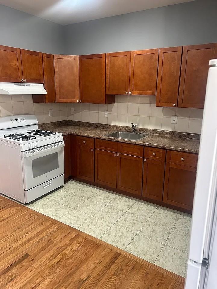 231 Dayton Ave #8 - Photo 6 of 10