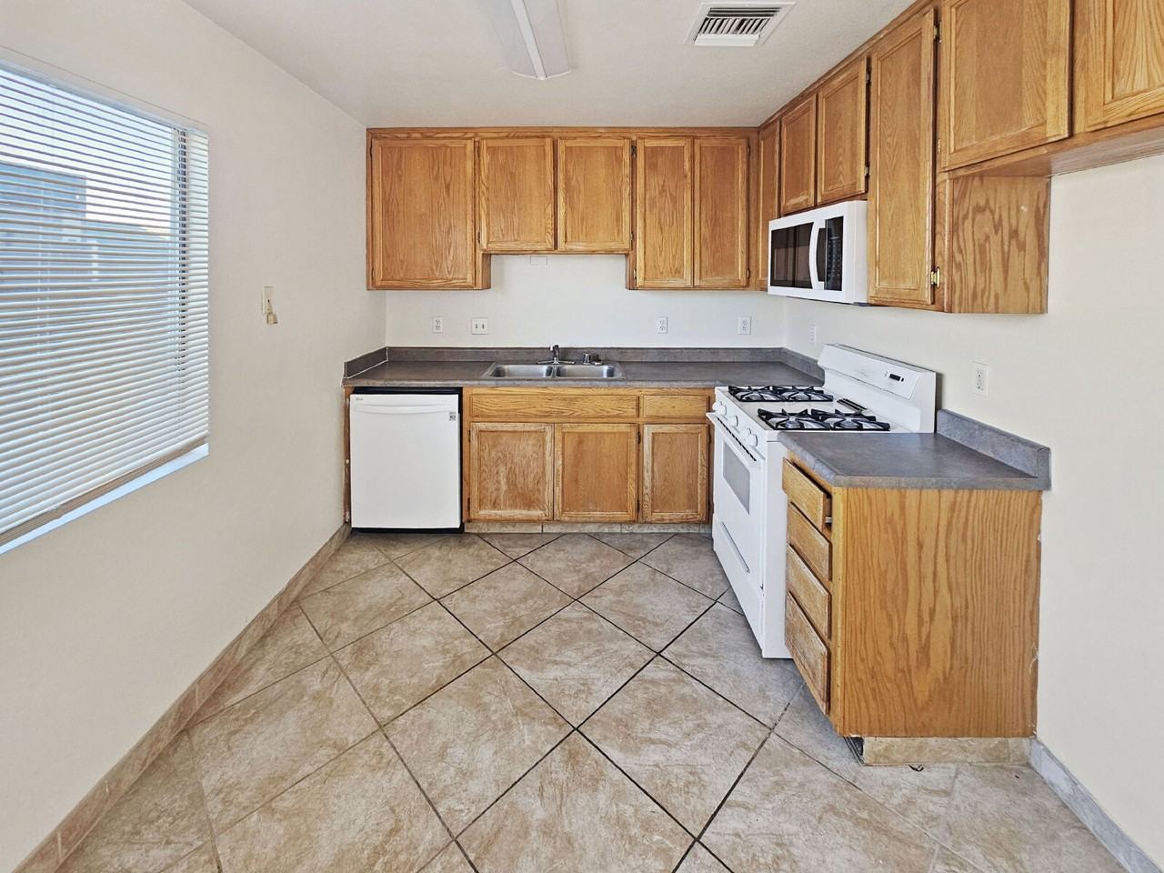 201 N Alvord St #E - Photo 5 of 15