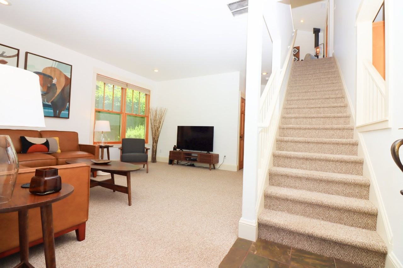577 W Jefferson Ave - Photo 2 of 38