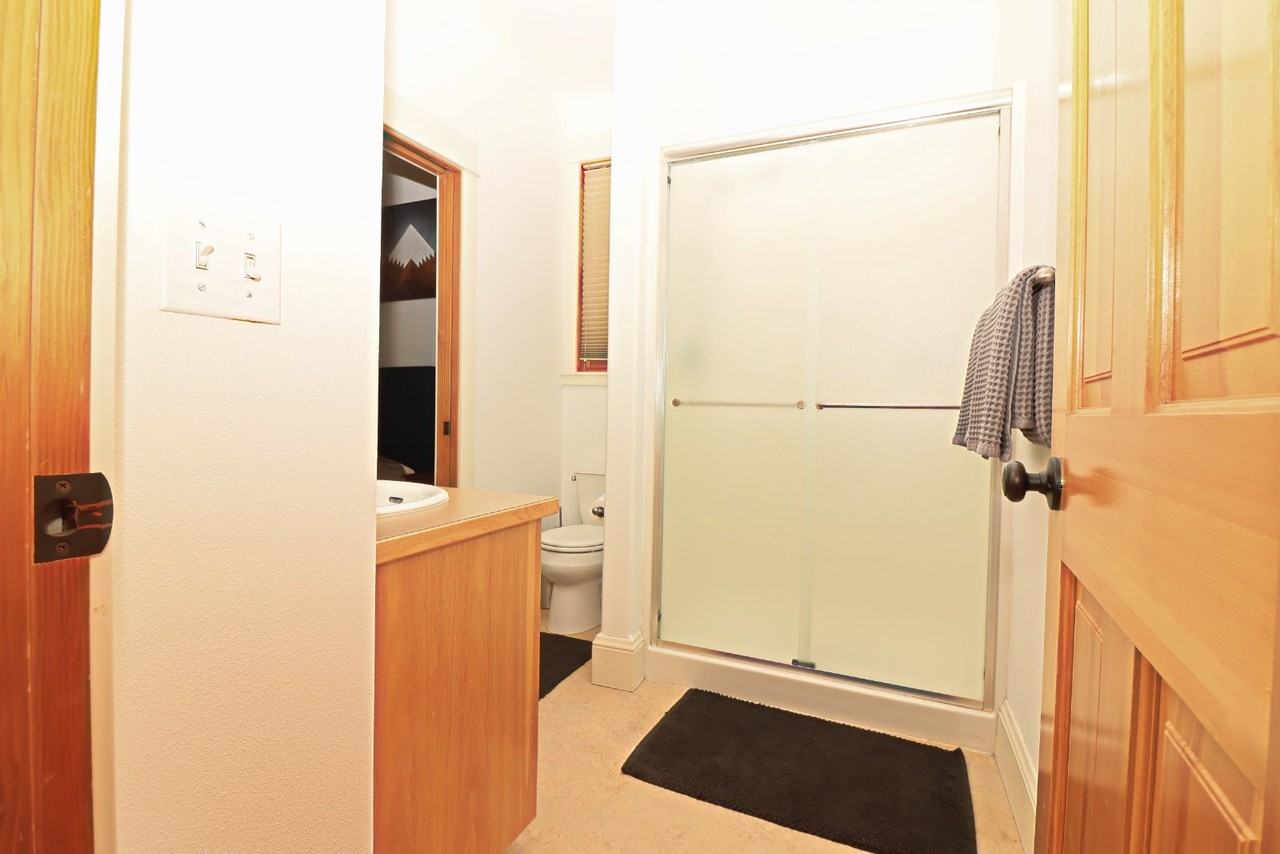 577 W Jefferson Ave - Photo 7 of 38