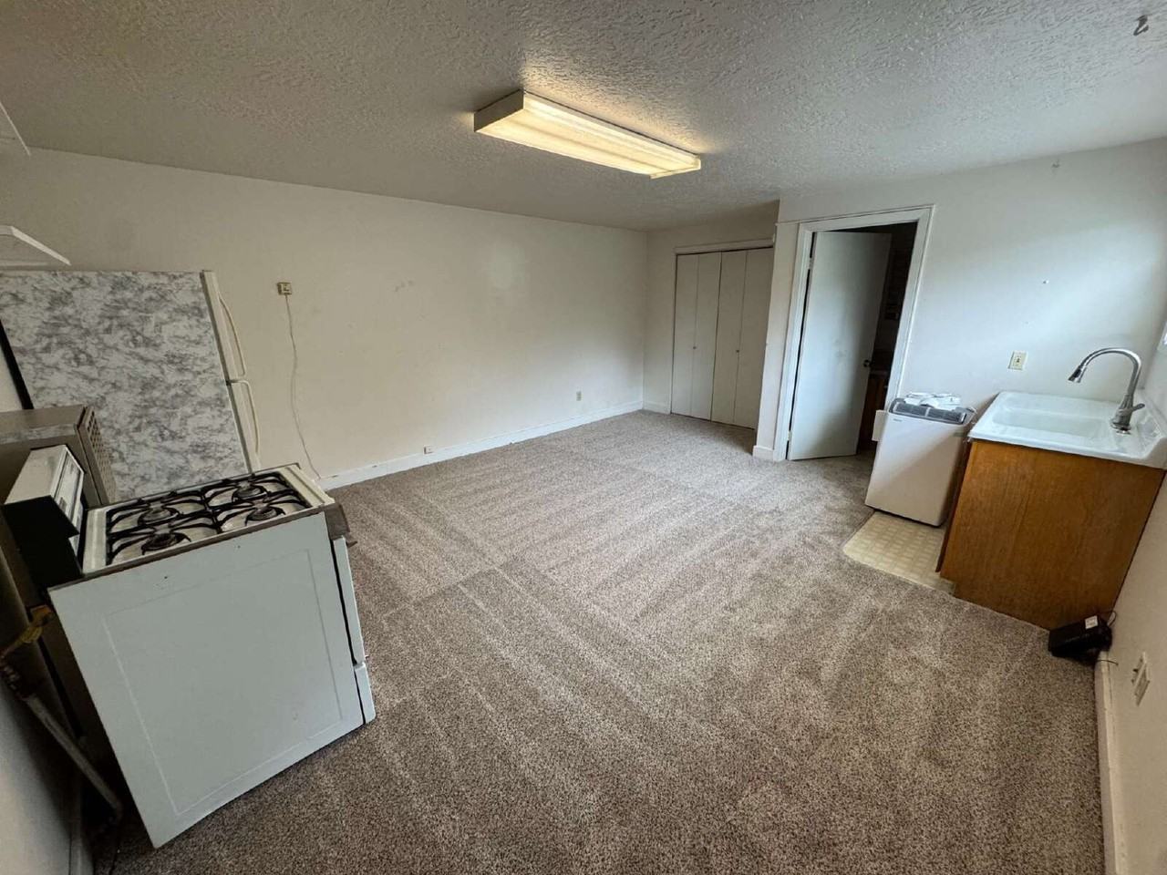 3937 Se 62nd Ave #B - Photo 3 of 10