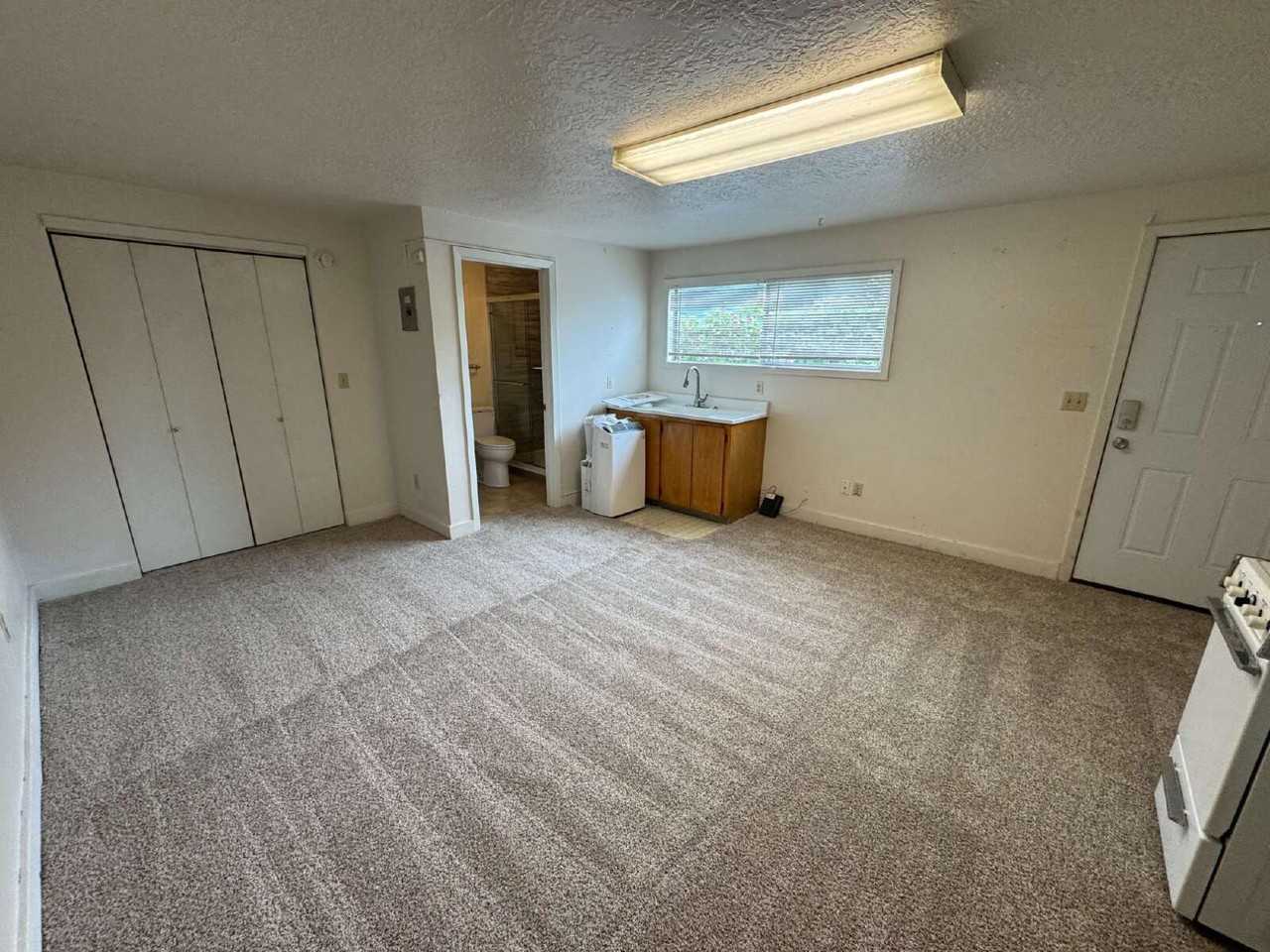 3937 Se 62nd Ave #B - Photo 4 of 10