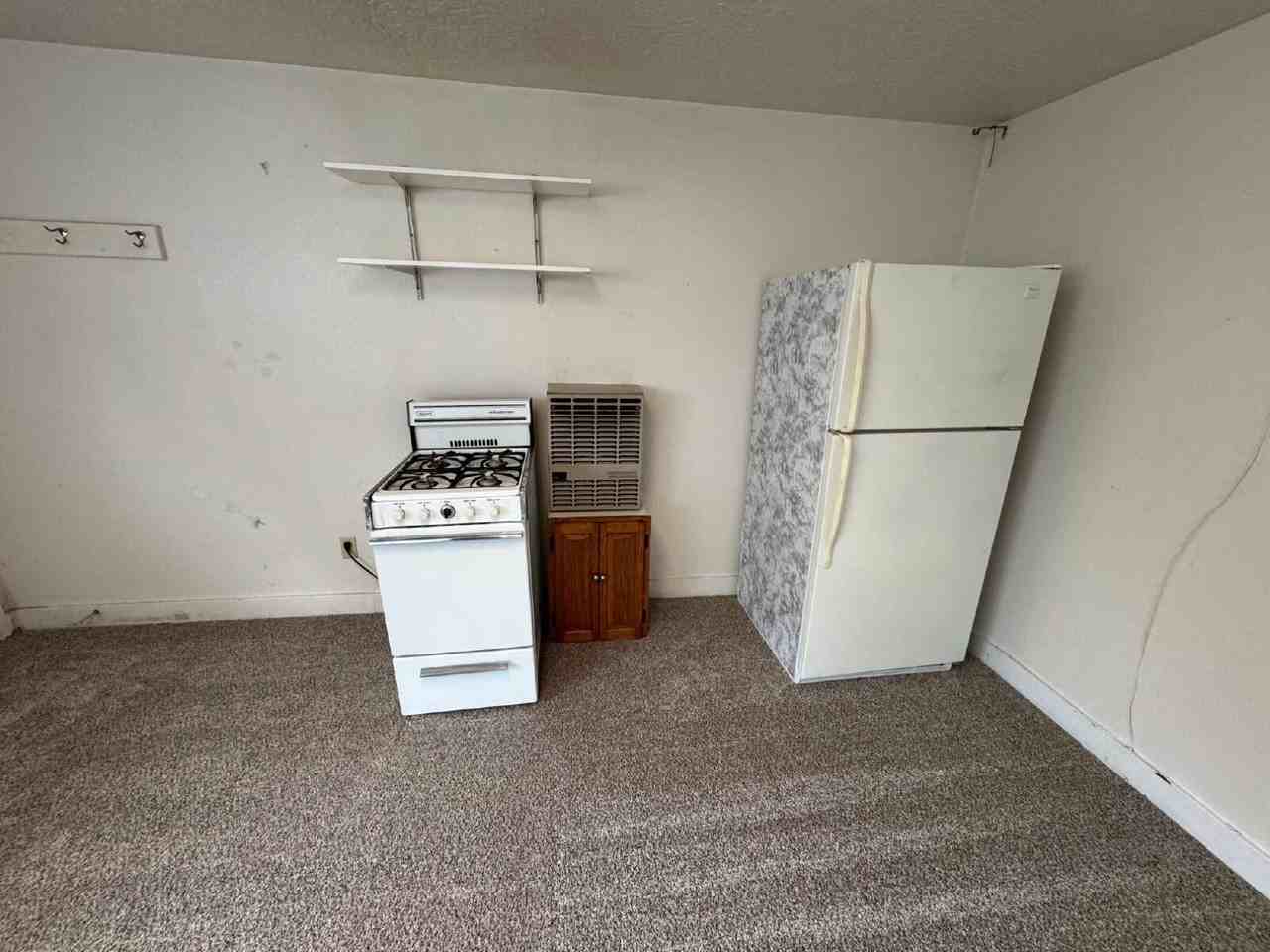 3937 Se 62nd Ave #B - Photo 5 of 10