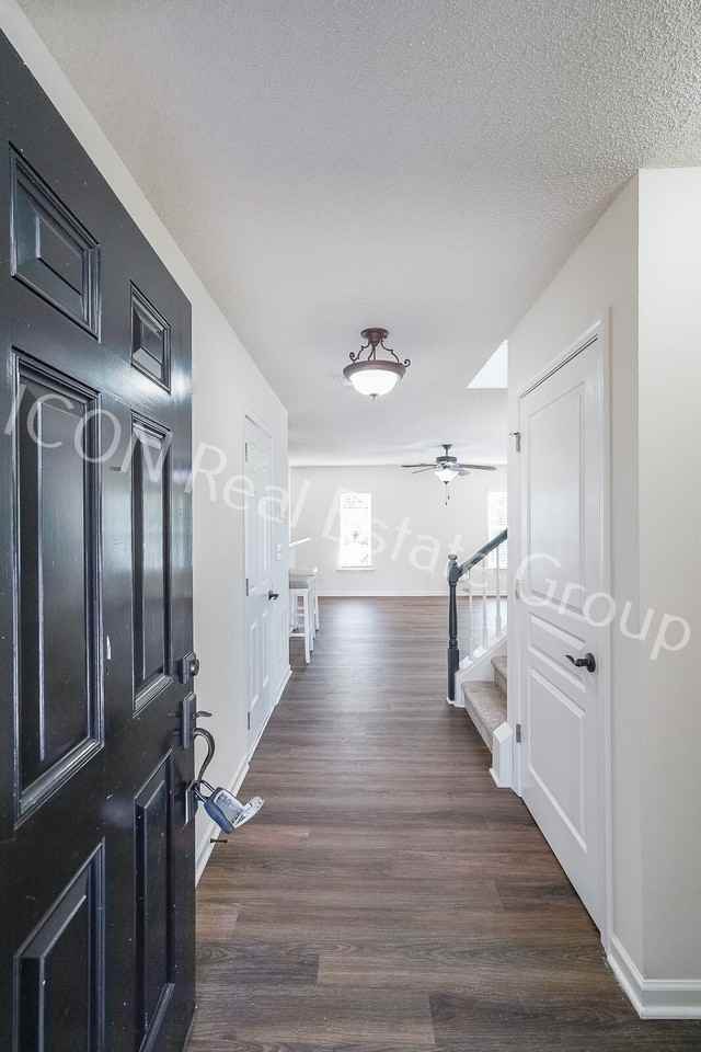 467 Colonial Walk - Photo 4 of 30