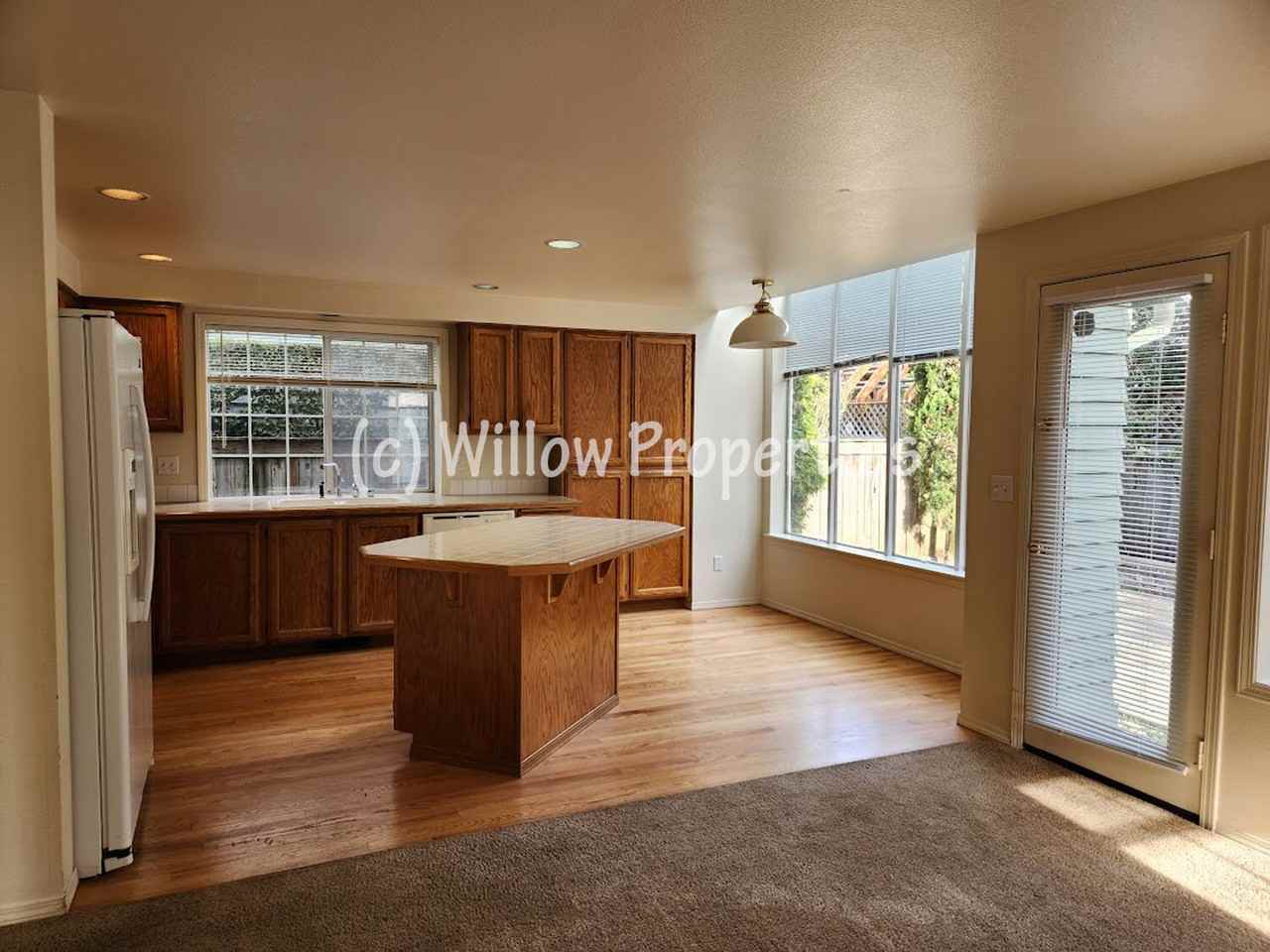 8401 62nd St W - Photo 2 of 11