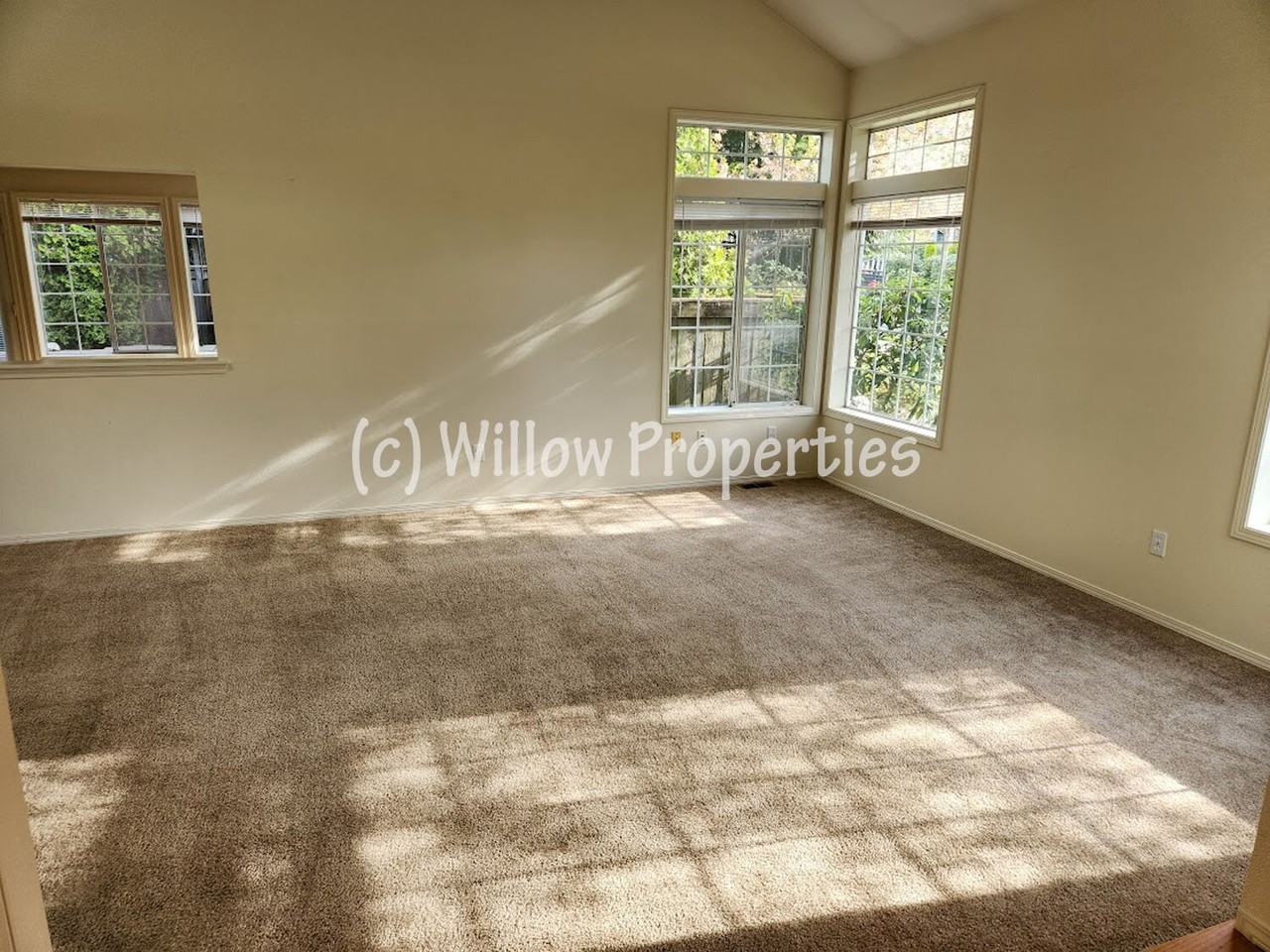 8401 62nd St W - Photo 5 of 11