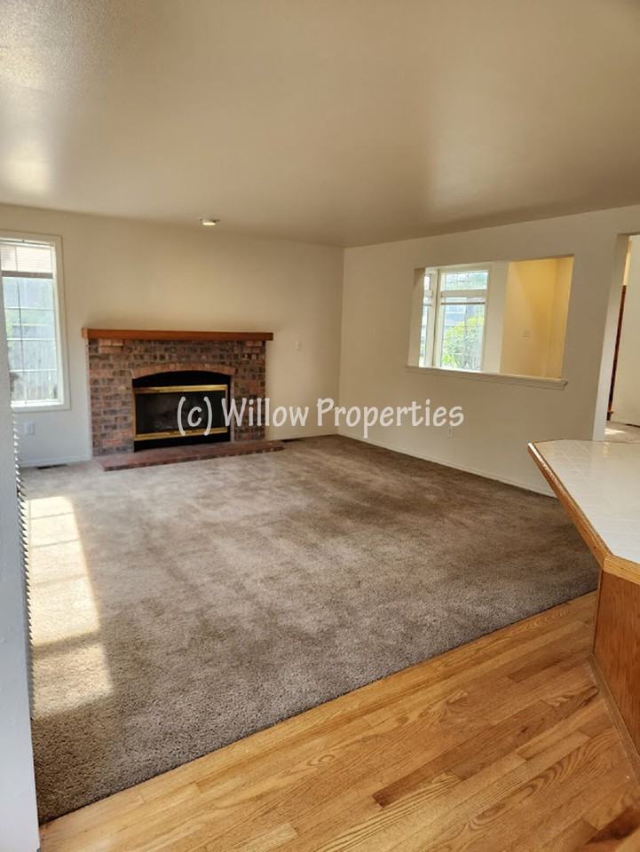 8401 62nd St W - Photo 6 of 11
